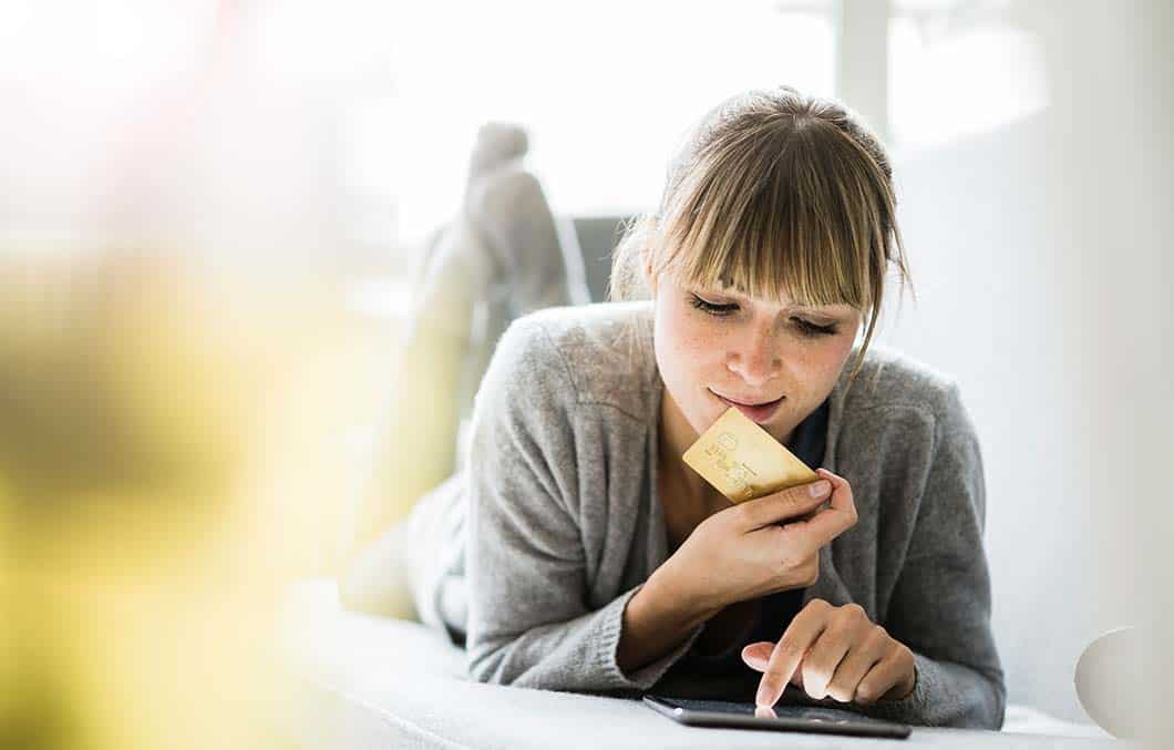 home-feature-earn-customer Fraud protection means her order isn't rejected