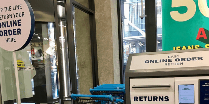 Old Navy return-in-store kiosk accommodating BORIS at Chicago's State Street store