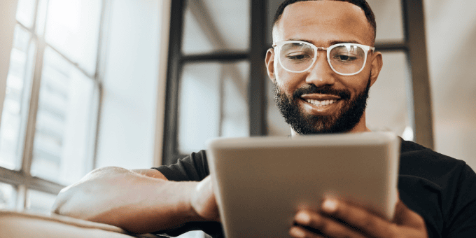 Man checking out on a tablet to illustrate Signifyd personalized checkout blog